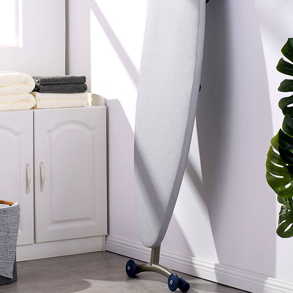 Ironing Board with Retractable Iron Rest