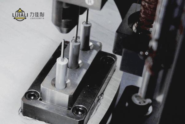 粘滞阻尼器的运作原理是什么?
